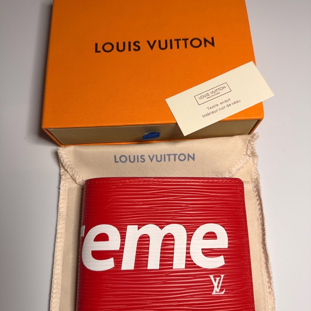 Louis Vuitton x Supreme Red Leather Bifold Wallet - Picture 3 of 5